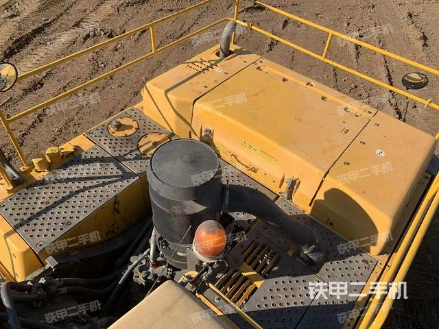 驾驶室顶部（整机外观）