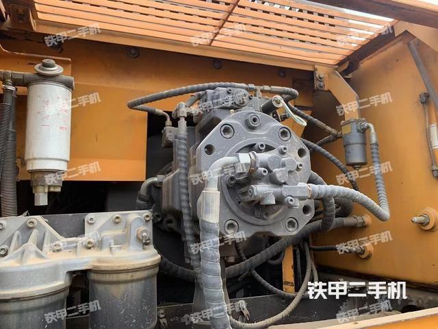 液压泵舱室正面整体（整机外观）