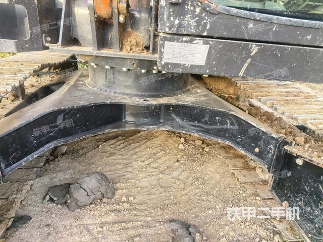 轉(zhuǎn)盤和下車架正前（工作和回轉(zhuǎn)裝置）