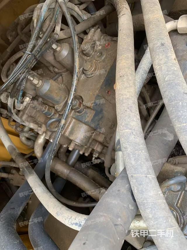 回轉(zhuǎn)馬達和主控閥（整機外觀）