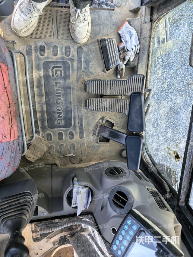 后窗玻璃角標(biāo)（駕駛室部分）