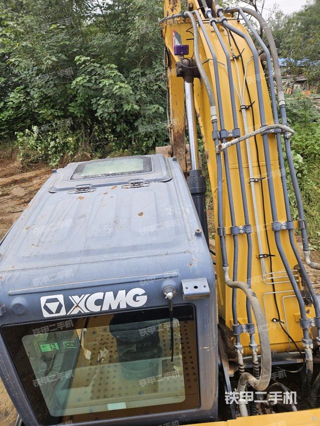 駕駛室頂部（整機外觀）