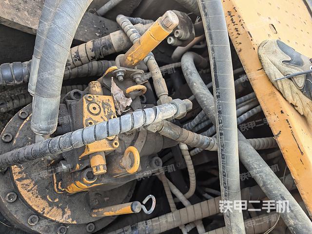 回转马达和主控阀（整机外观）