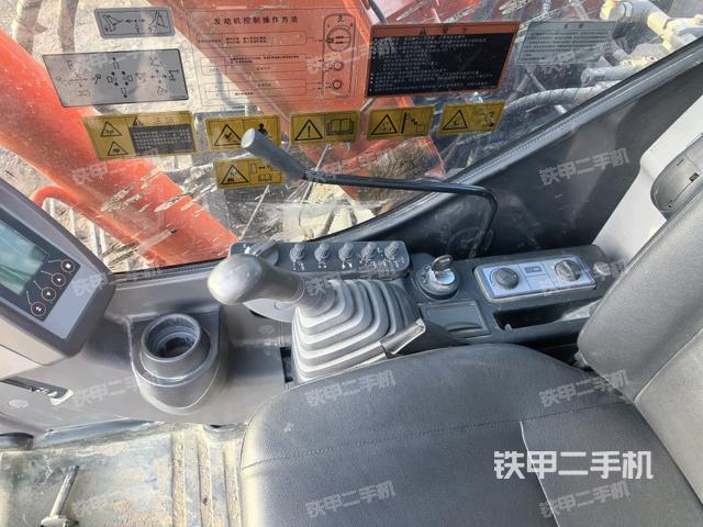 座椅右側(cè)控制臺(tái)/鑰匙門/油門/含右手柄（駕駛室部分）