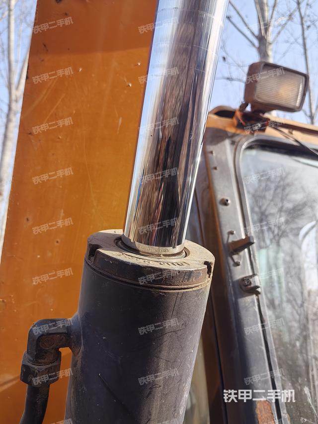 液壓泵艙室正面整體（整機外觀）