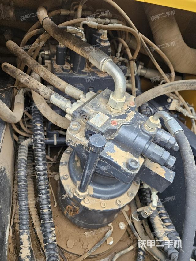 回轉(zhuǎn)馬達和主控閥（整機外觀）