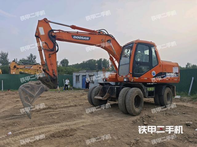 單側(cè)履帶整體（整機(jī)外觀）