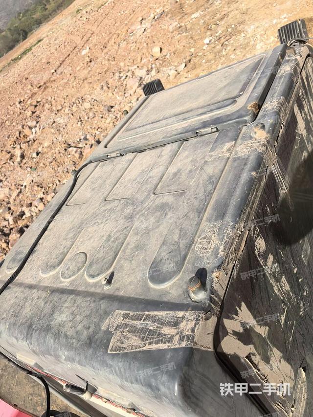 驾驶室顶部（整机外观）