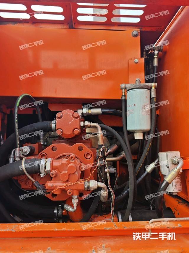 液壓泵艙室正面整體（整機(jī)外觀）