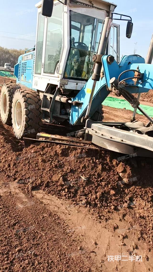 整机左侧（设备外观及核心部件）