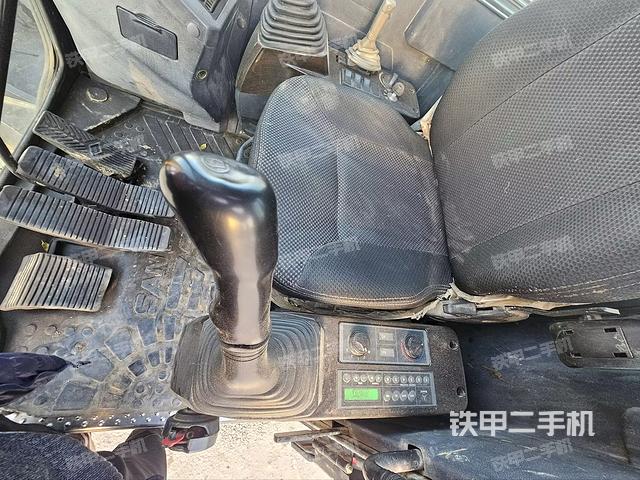 駕駛室整體（整機外觀）