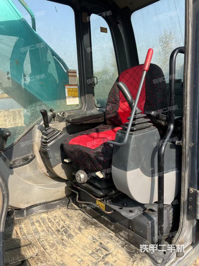 驾驶室整体（整机外观）