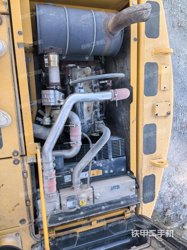 發(fā)動(dòng)機(jī)室（上車部件）