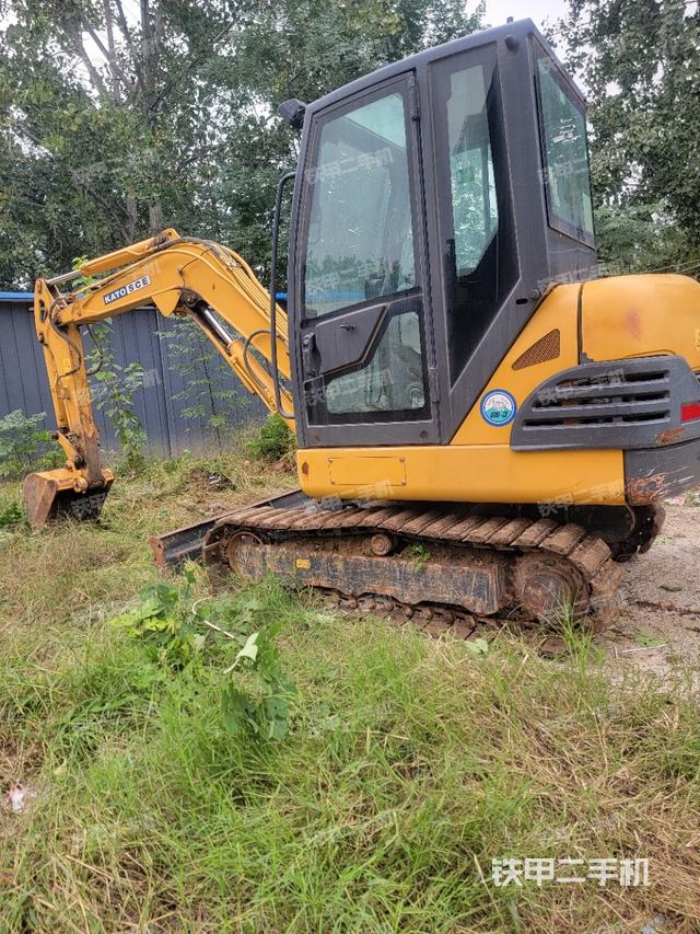 駕駛室頂部（整機外觀）