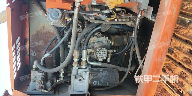 液壓泵艙室正面整體（整機(jī)外觀）