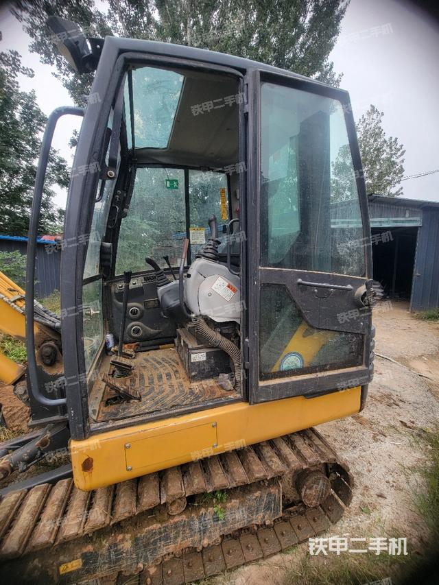 駕駛室整體（整機外觀）