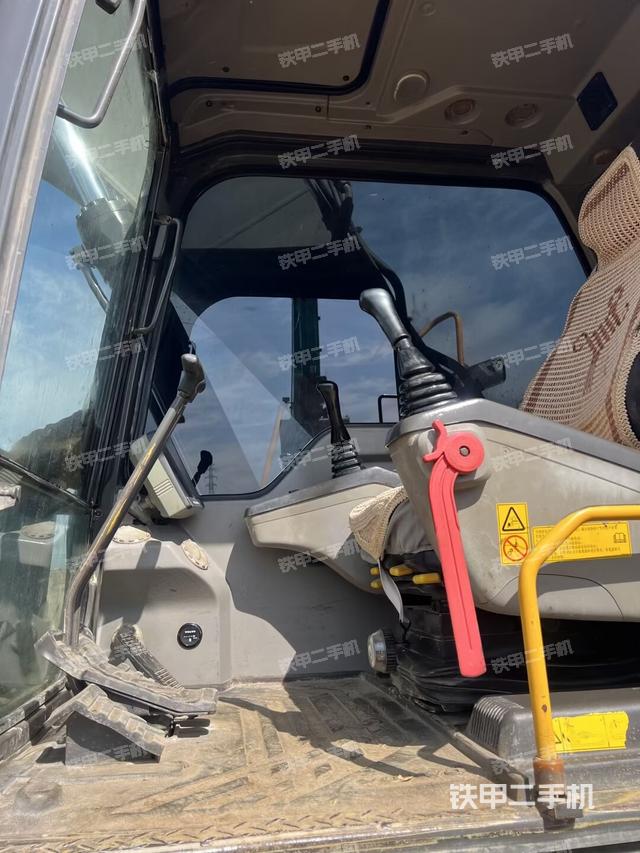 驾驶室整体（整机外观）