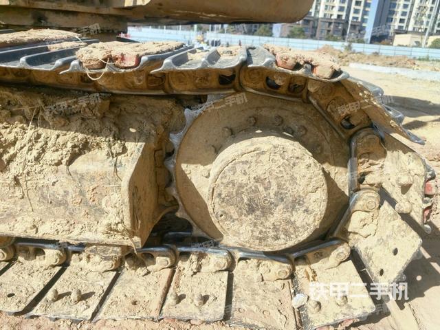 右驅(qū)動輪（行走機構(gòu)）