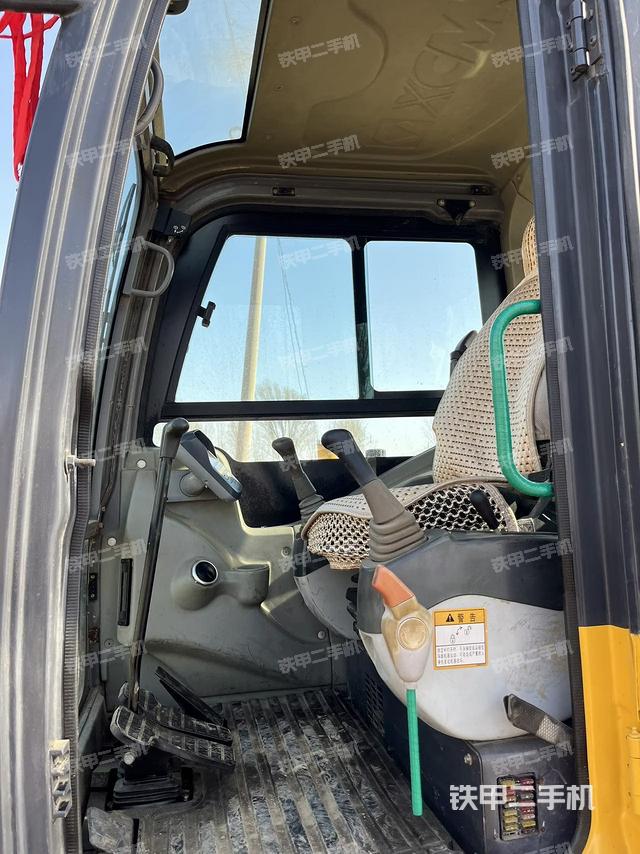 駕駛室頂部（整機(jī)外觀）