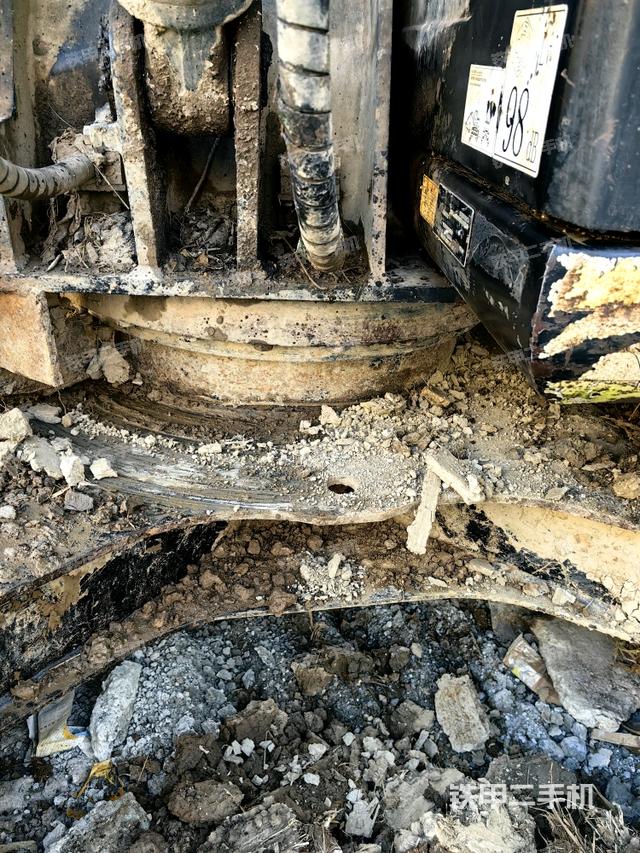 转盘和下车架正前（工作和回转装置）