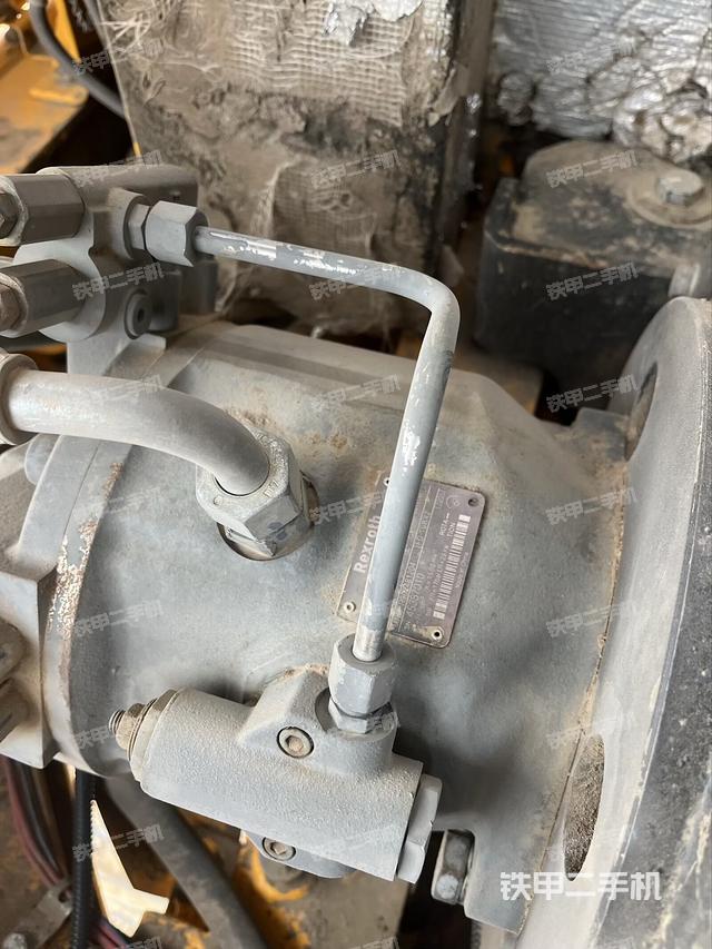 液壓泵艙室正面整體（整機(jī)外觀）