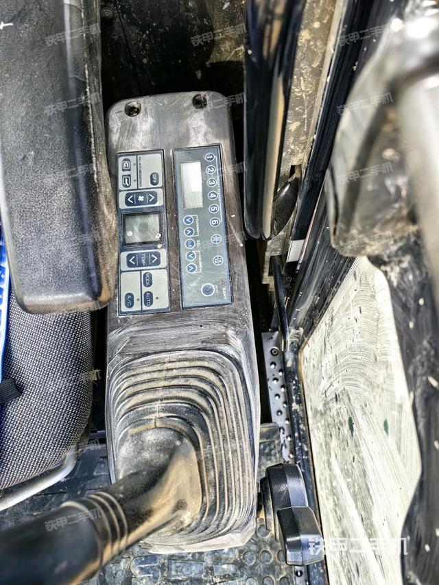 座椅左侧控制台/音响/含左手柄（驾驶室部分）