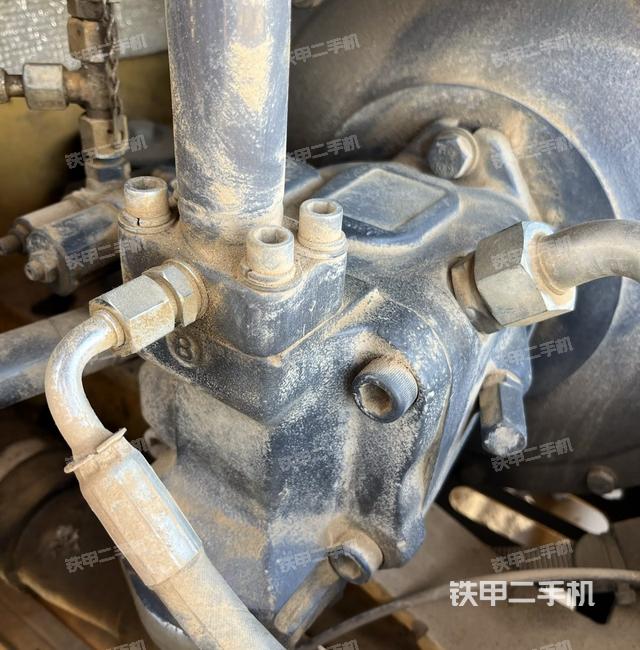 液壓泵艙室正面整體（整機(jī)外觀）