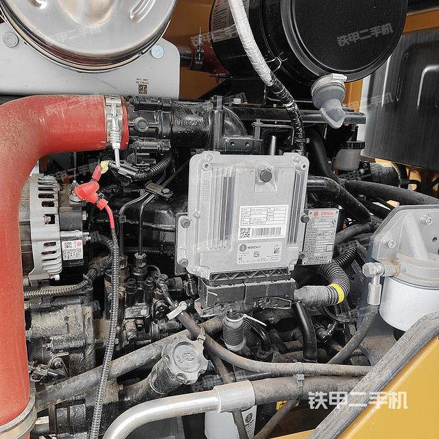 发动机左侧（整机外观及大件）