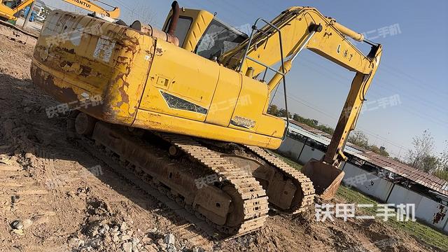 大臂油缸整体 竖拍（工作和回转装置）