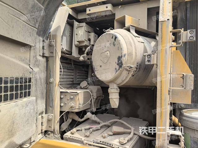 液壓泵艙室正面整體（整機(jī)外觀）