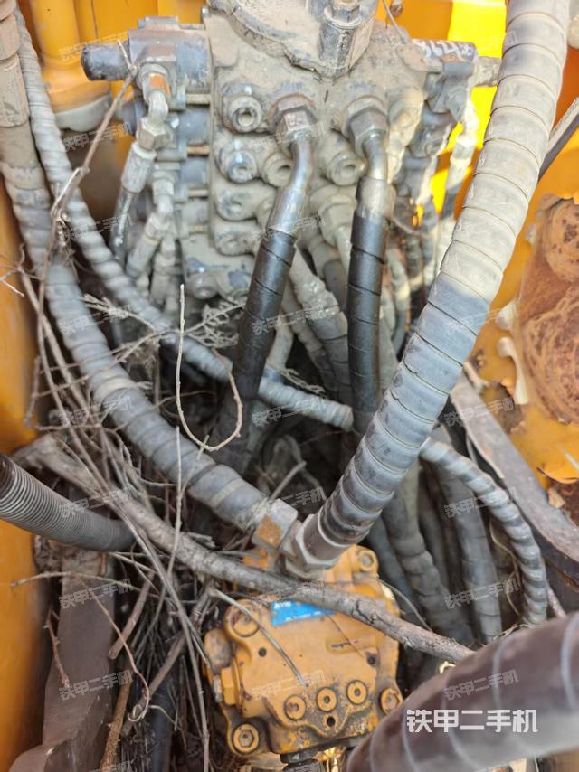 回轉(zhuǎn)馬達(dá)和主控閥（整機(jī)外觀）