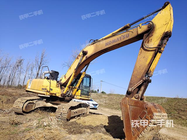 液压泵舱室正面整体（整机外观）