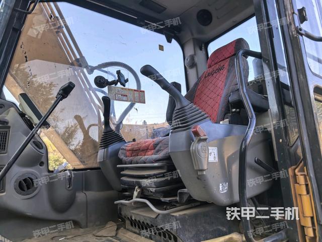 駕駛室左前45度（駕駛室部分）