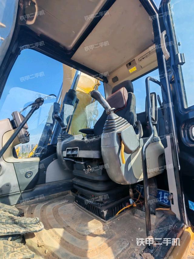 駕駛室整體（整機(jī)外觀）