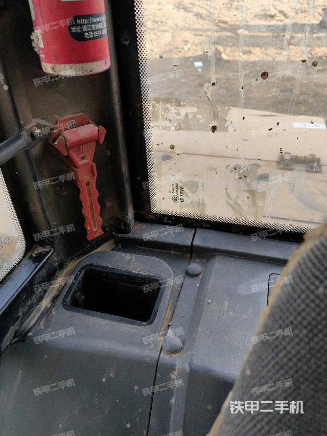 后窗玻璃角标（驾驶室部分）