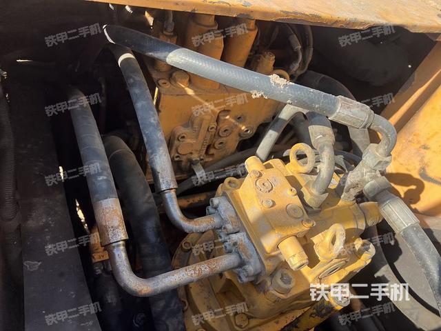 回转马达和主控阀（整机外观）