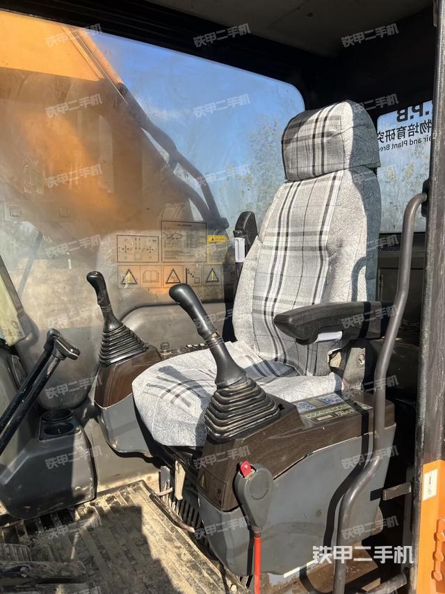 驾驶室整体（整机外观）