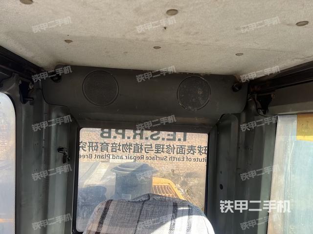 驾驶室顶部（整机外观）