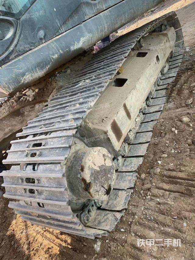 單側(cè)履帶整體（整機(jī)外觀）