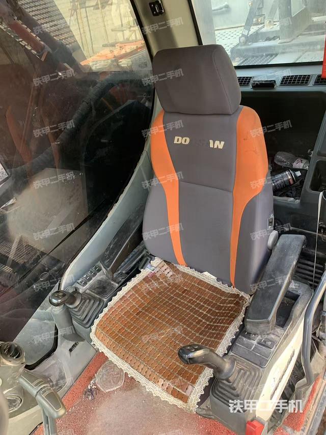 駕駛室整體（整機(jī)外觀）