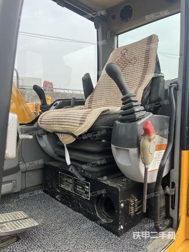 駕駛室頂部（整機(jī)外觀）