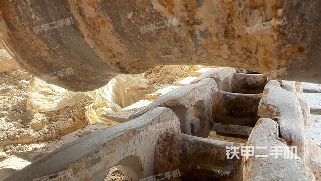 右驱动轮（行走机构）