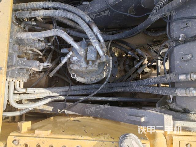 回轉(zhuǎn)馬達和主控閥（整機外觀）