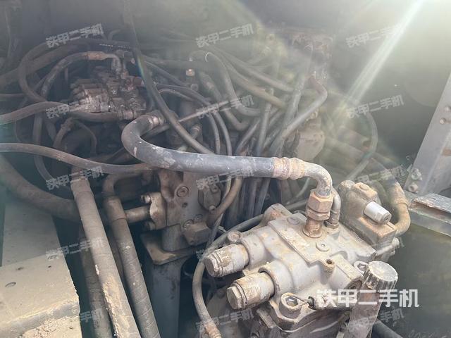 回转马达和主控阀（整机外观）