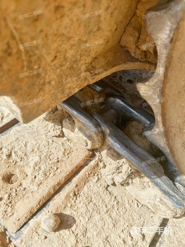 左驅(qū)動輪（行走機構(gòu)）