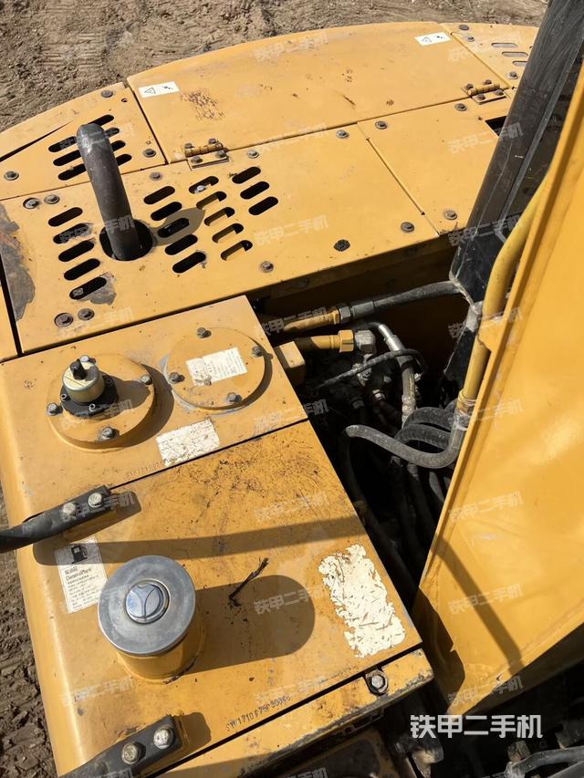 驾驶室顶部（整机外观）