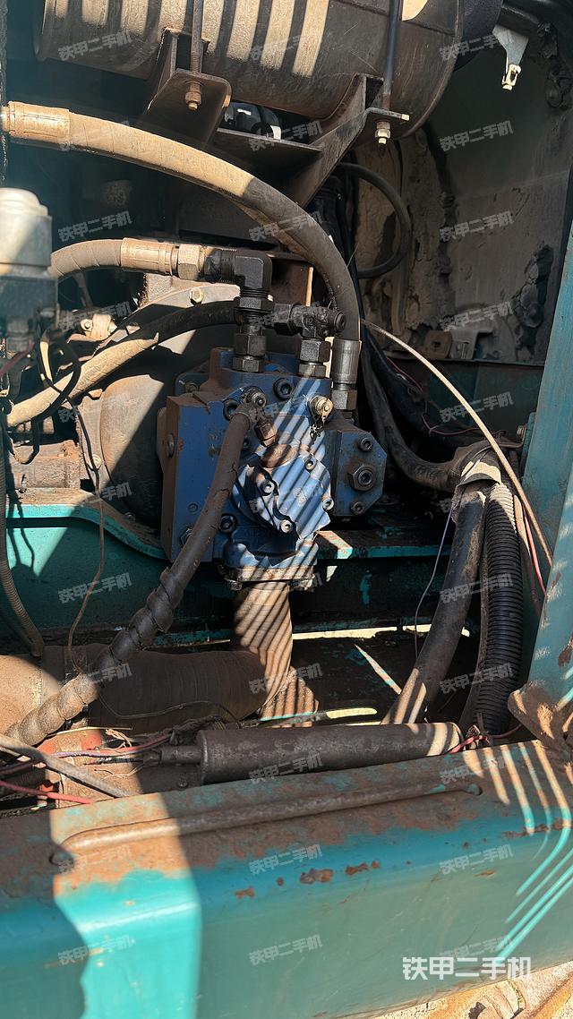 液壓泵艙室正面整體（整機(jī)外觀）