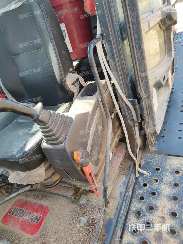 座椅左側(cè)控制臺/音響/含左手柄（駕駛室部分）