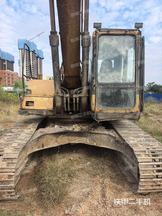 大臂油缸整體?豎拍（工作和回轉(zhuǎn)裝置）