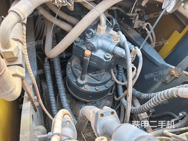 回轉(zhuǎn)馬達(dá)和主控閥（整機(jī)外觀）